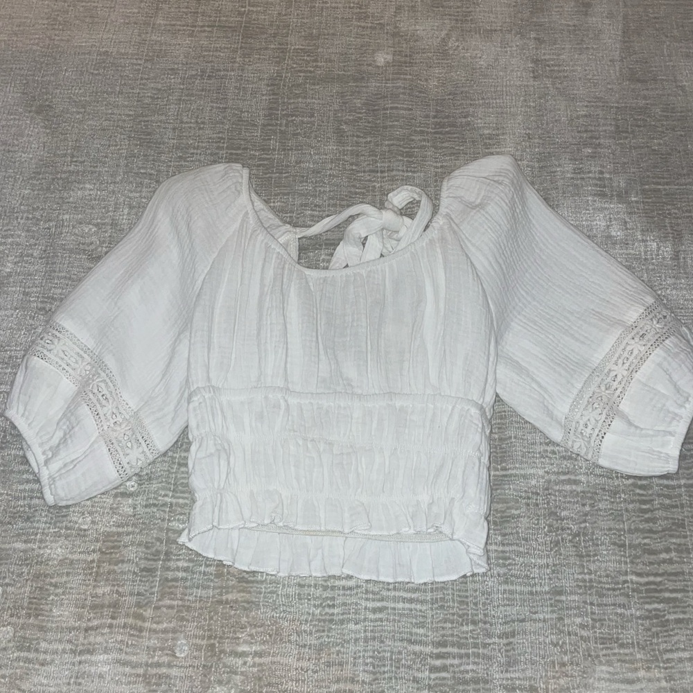ALTAR’D STATE puff sleeve white top - tie back ! 🤍🤍a must have for summer